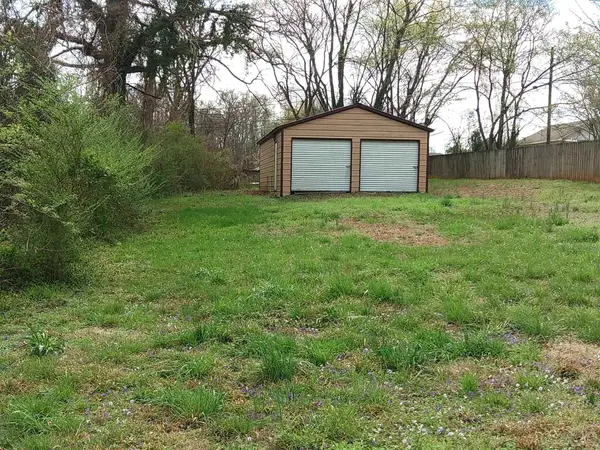 305 Shannon St, Muscle Shoals, AL 35661