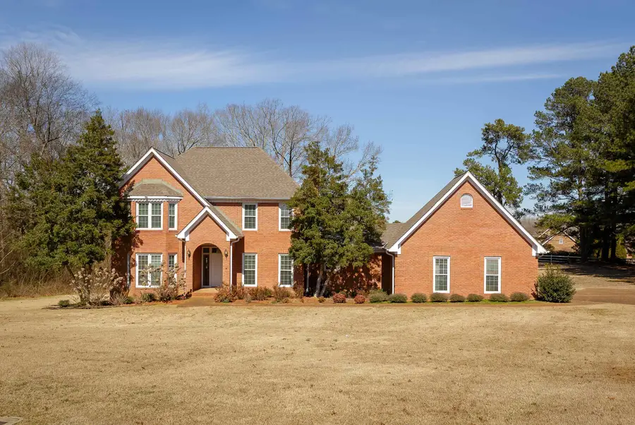 102 W Meadowhill Dr, Florence, AL 35633 - #2