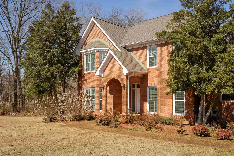 102 W Meadowhill Dr, Florence, AL 35633 - #3