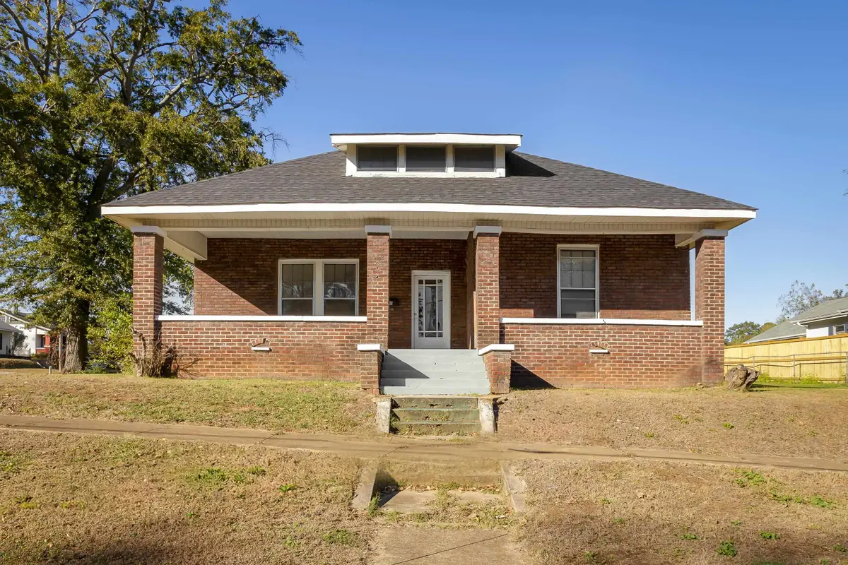 310 W 6th St, Tuscumbia, AL 35674 - #1