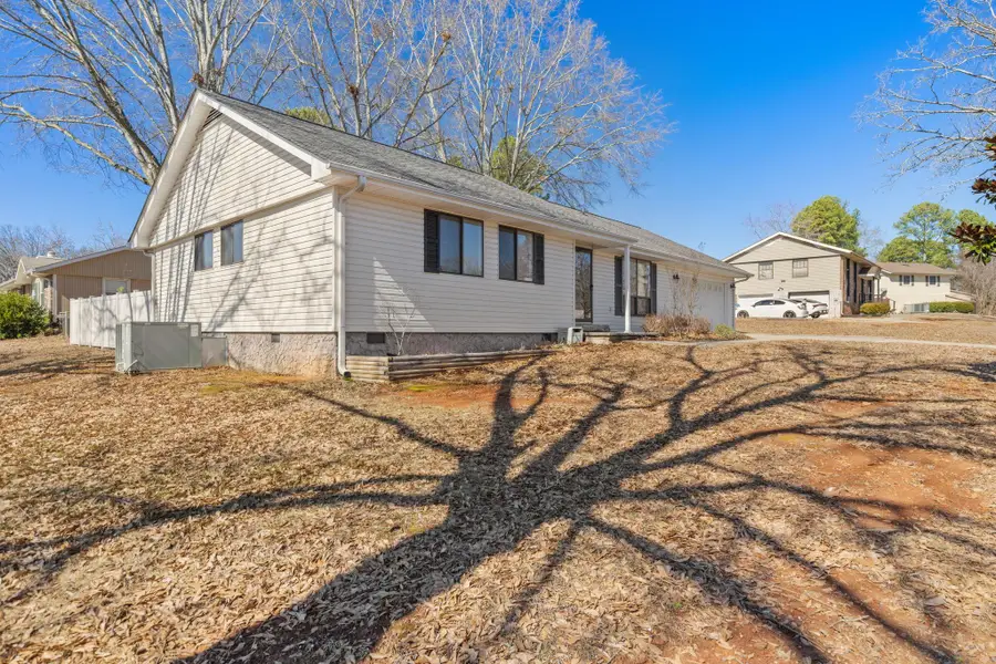 101 Caldwell Dr, Florence, AL 35633 - #3