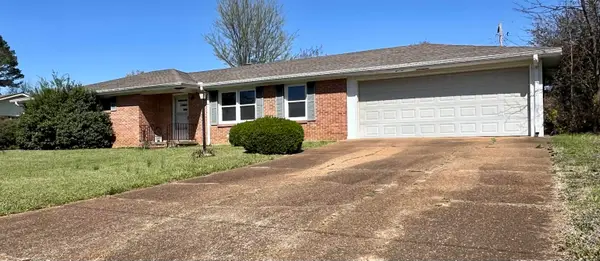 1023 Hemlock St, Tuscumbia, AL 35674