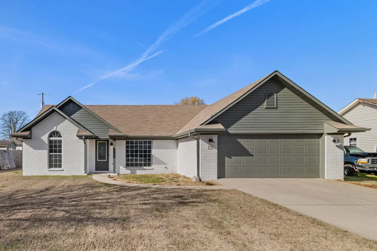 314 Lincoln Ave, Muscle Shoals, AL 35661 - #1