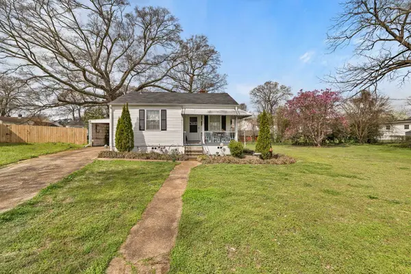 1208 Cedar Cir, Sheffield, AL 35660