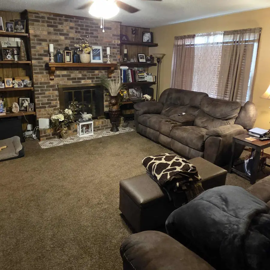 202 Elliott Ave, Muscle Shoals, AL 35661 - #2