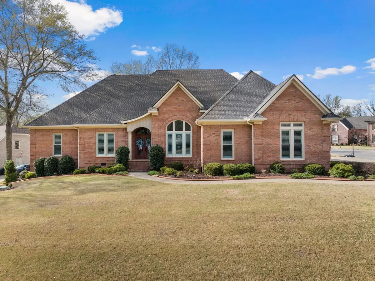 105 Cottonwood Dr, Florence, AL 35634 - #1