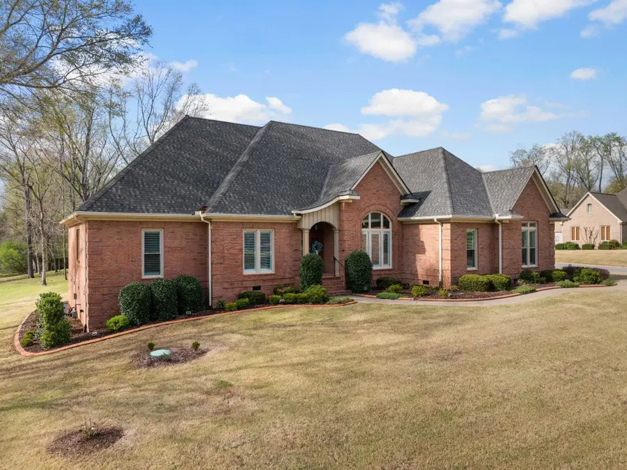 105 Cottonwood Dr, Florence, AL 35634 - #3