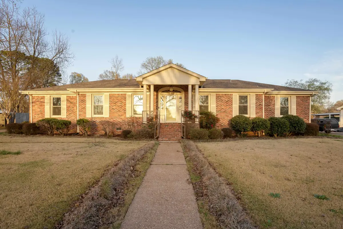 445 Roxie Dr, Florence, AL 35633 - #1