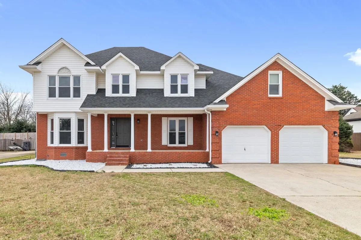 2104 Lisa Ave, Muscle Shoals, AL 35661 - #1