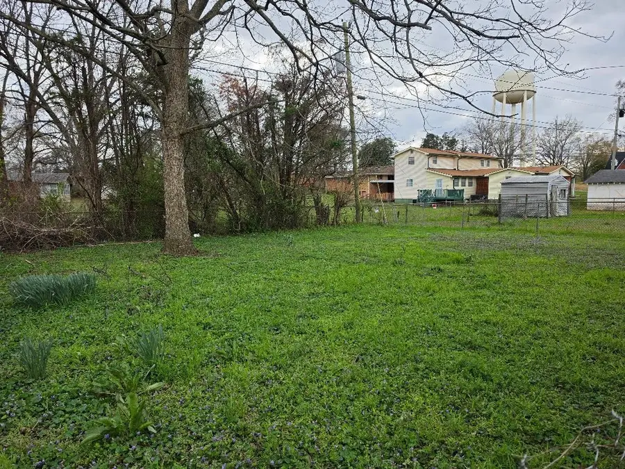 1106 Shirley Dr, Tuscumbia, AL 35674 - #2