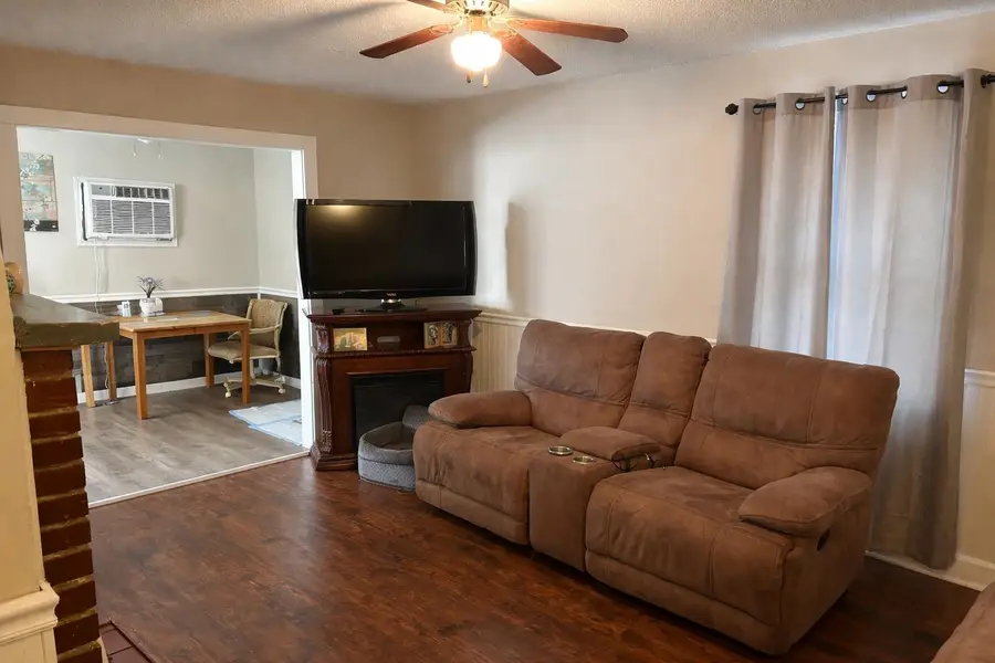 115 N Richards St, Florence, AL 35630 - #2