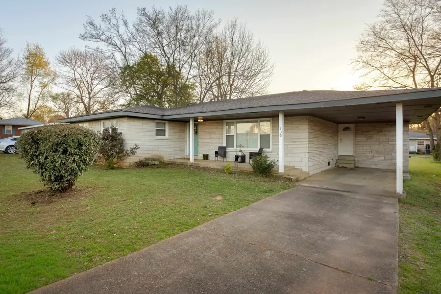 105 Monroe St, Tuscumbia, AL 35674 - #2
