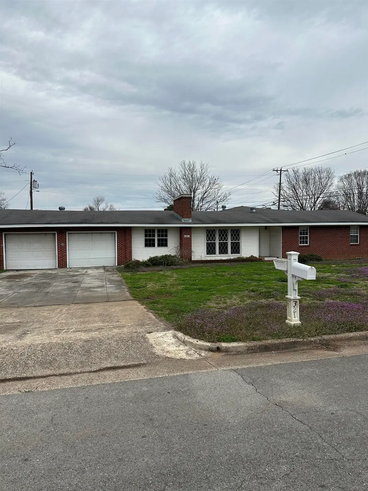 321 Richton Ave, Muscle Shoals, AL 35661 - #1