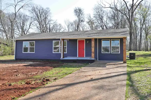 1820 Circle Dr, Leighton, AL 35646