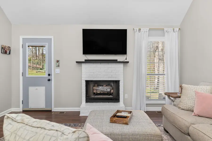 315 Shelia St, Florence, AL 35633 - #3