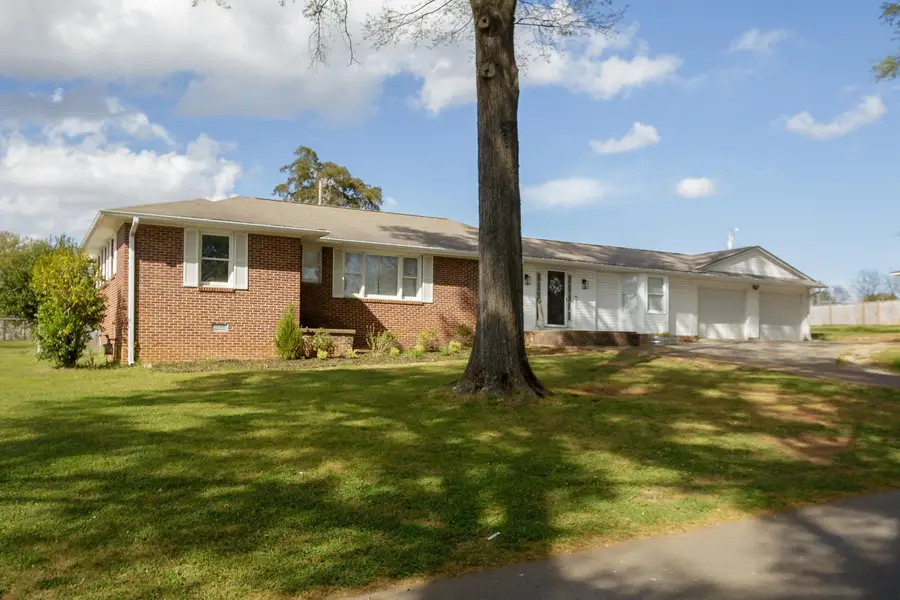 703 Grand Ave, Muscle Shoals, AL 35661 - #2