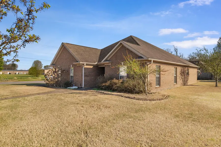 2018 Pleasant Dr, Muscle Shoals, AL 35661 - #2