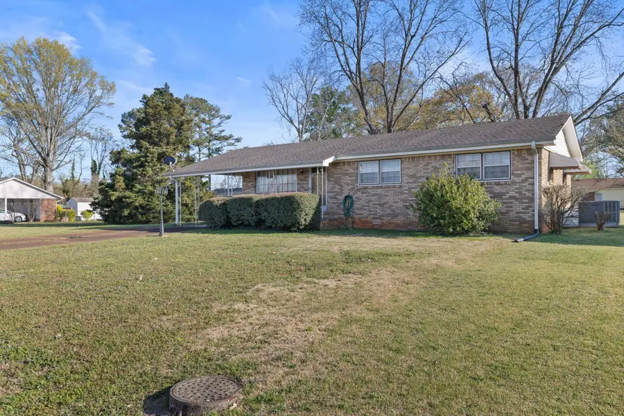 706 Brighton Ave, Muscle Shoals, AL 35661 - #2