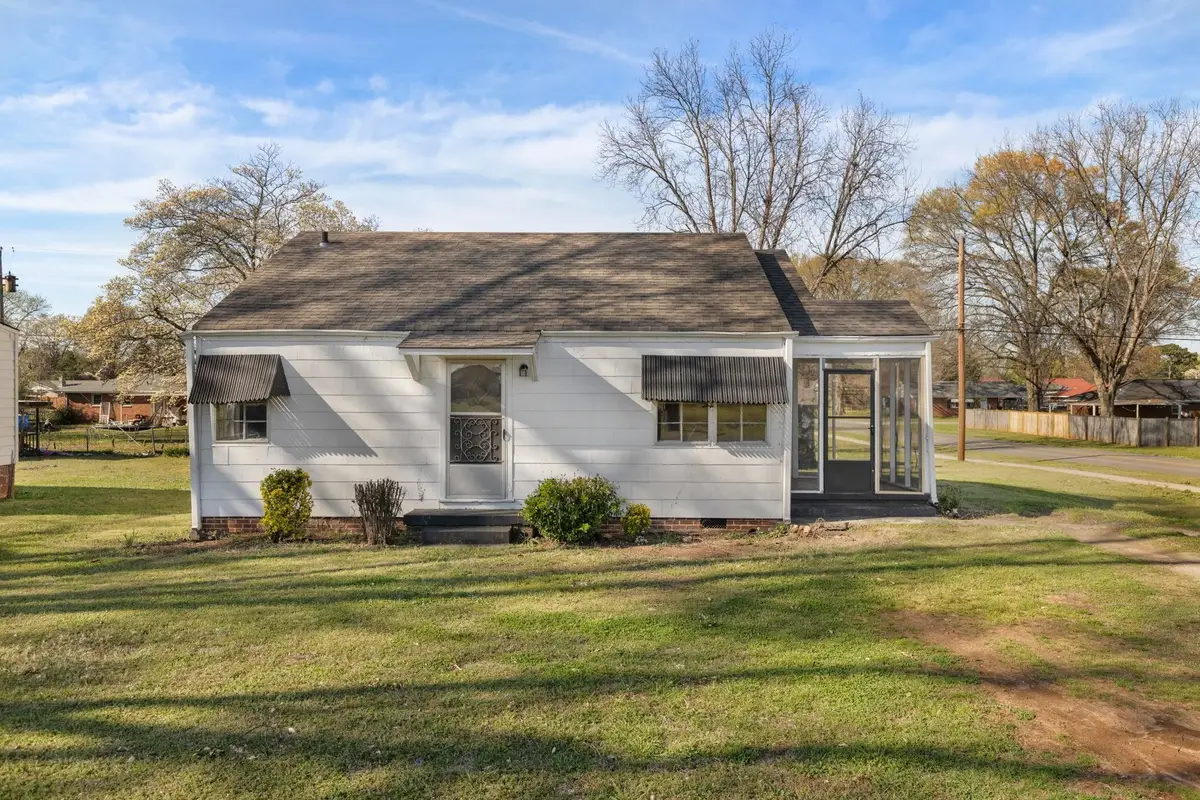 317 W Grand Ave, Muscle Shoals, AL 35661 - #1