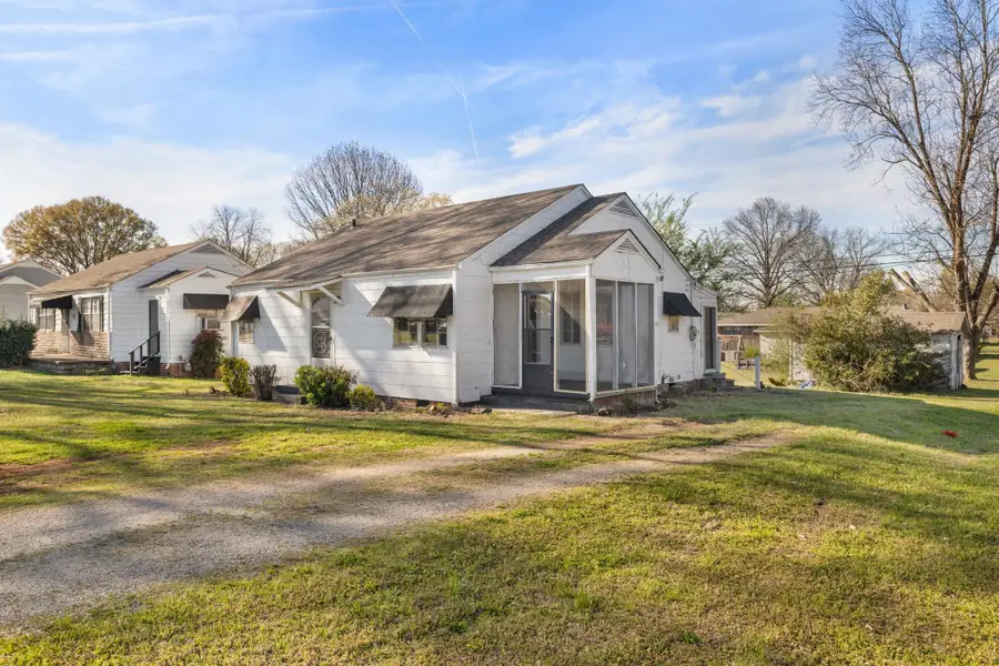 317 W Grand Ave, Muscle Shoals, AL 35661 - #2