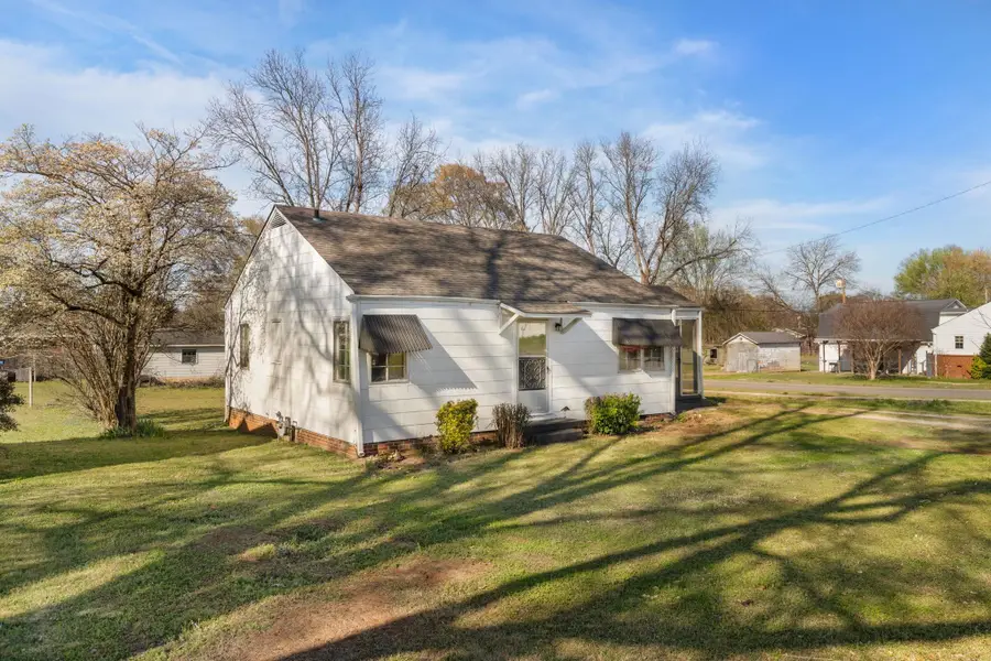 317 W Grand Ave, Muscle Shoals, AL 35661 - #3