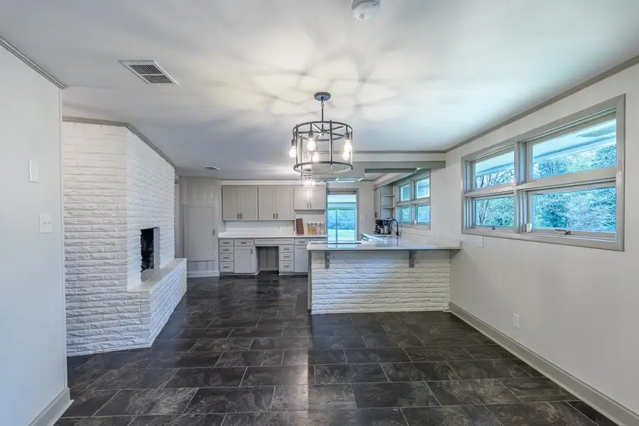 103 Treemont Dr, Tuscumbia, AL 35674 - #2