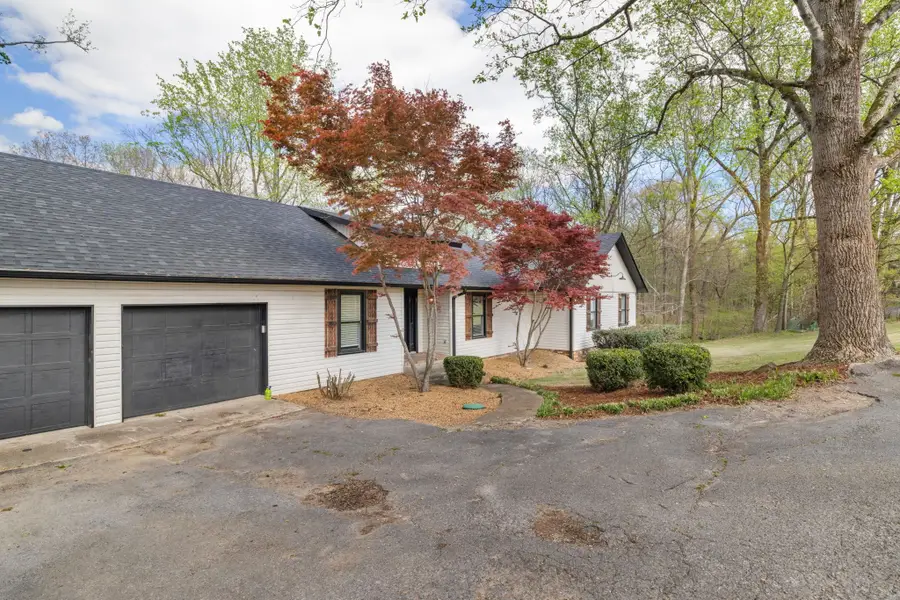 190 Beech Dr, Killen, AL 35645 - #3