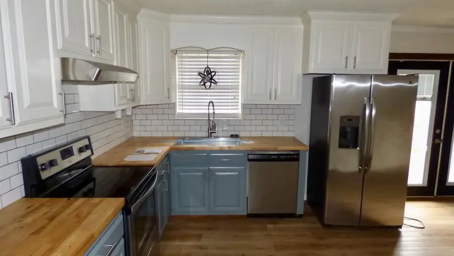 1308 Rush St, Tuscumbia, AL 35674 - #3