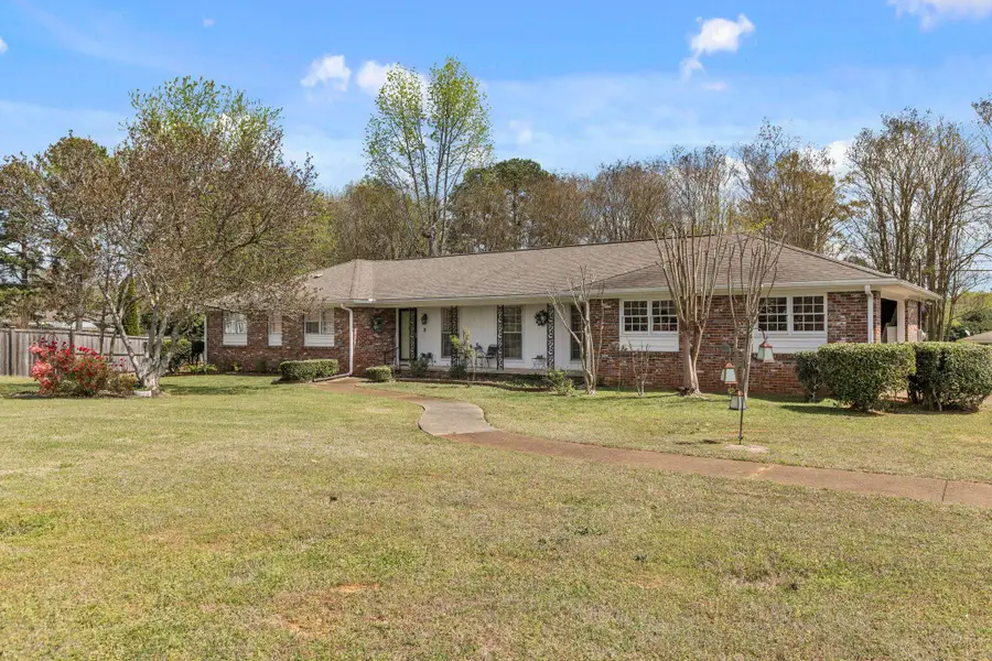 2121 Bower Dr, Florence, AL 35630 - #2