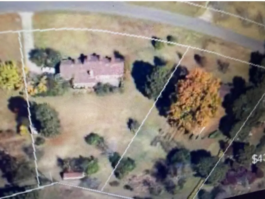 7612 Lakewood Dr, Florence, AL 35634 - #2