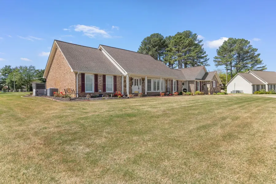 112 Hickory Dr, Muscle Shoals, AL 35661 - #2