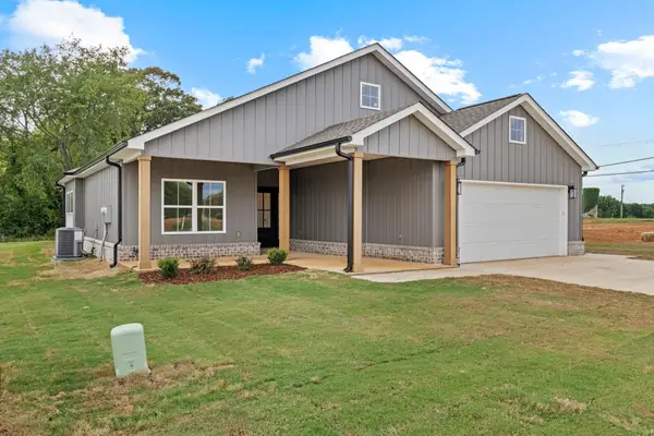 32 Foster Dr, Florence, AL 35633