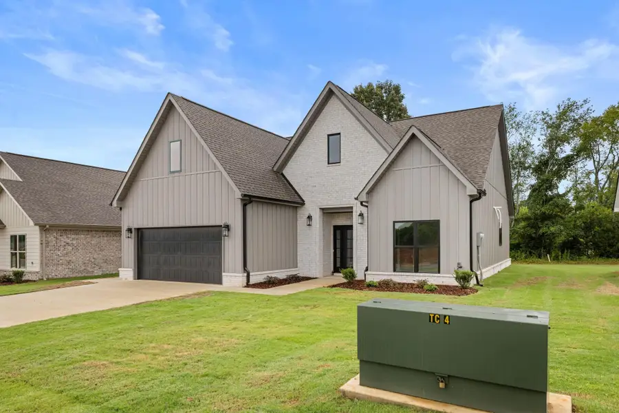56 Foster Dr, Florence, AL 35633 - #2