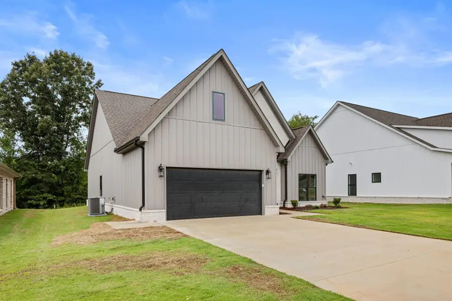 56 Foster Dr, Florence, AL 35633 - #3