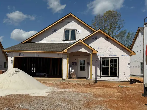 68 Foster Dr, Florence, AL 35633