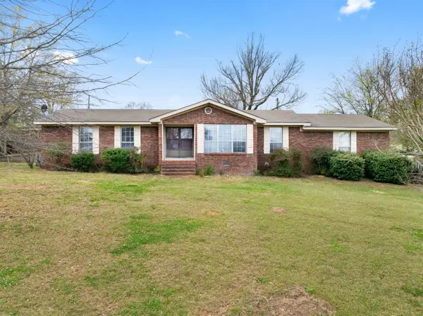 208 1st St, Russellville, AL 35653