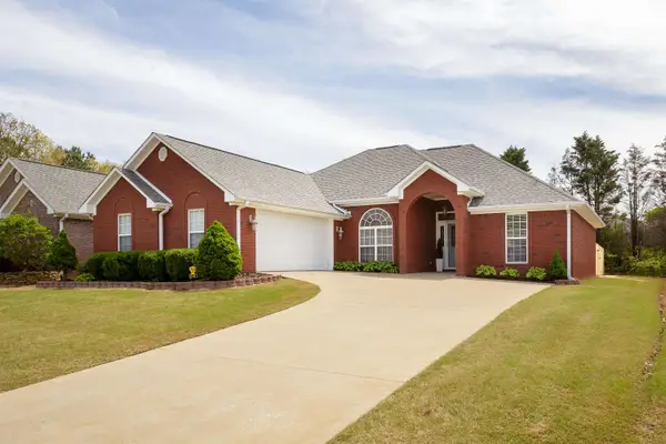 212 Dunolly Ln, Florence, AL 35633