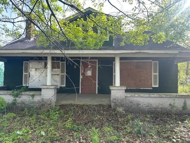 410 Howell St, Florence, AL 35630 - #2