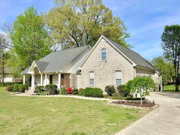 332 Plantation Dr, Killen, AL 35645