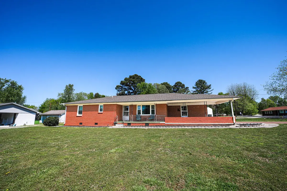 600 W Rasch Rd, Florence, AL 35633 - #1