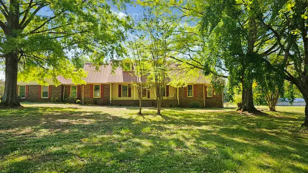 30 Oxford Dr, Killen, AL 35645