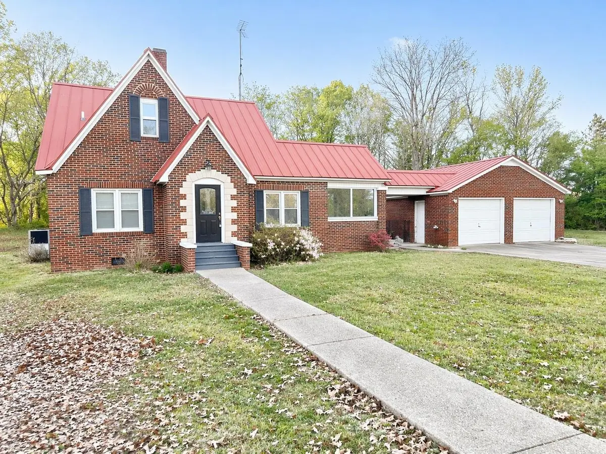 7905 Frankfort Rd, Tuscumbia, AL 35674 - #1