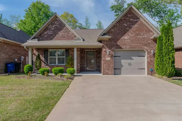 211 Cottage Ln, Florence, AL 35630