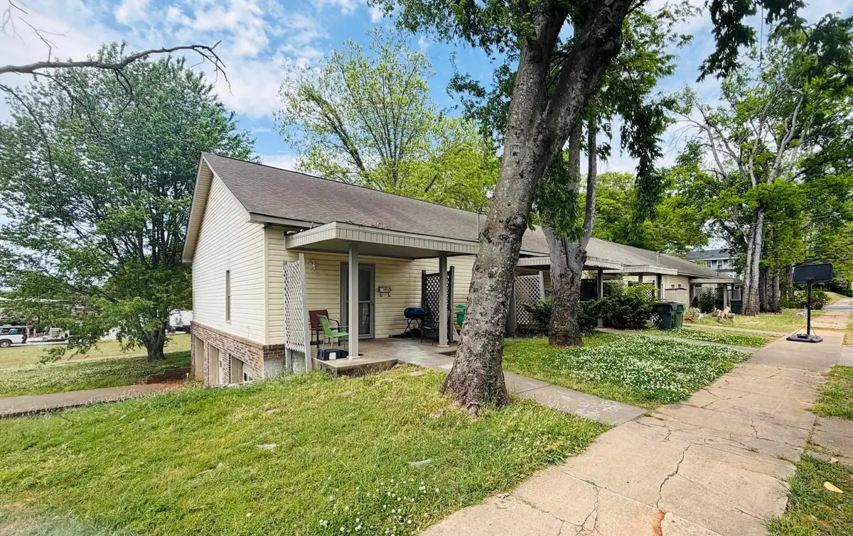 202 S Cave St, Tuscumbia, AL 35674 - #1