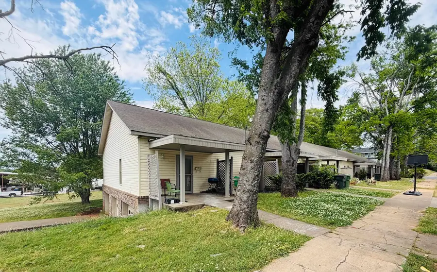 202 S Cave St, Tuscumbia, AL 35674 - #2