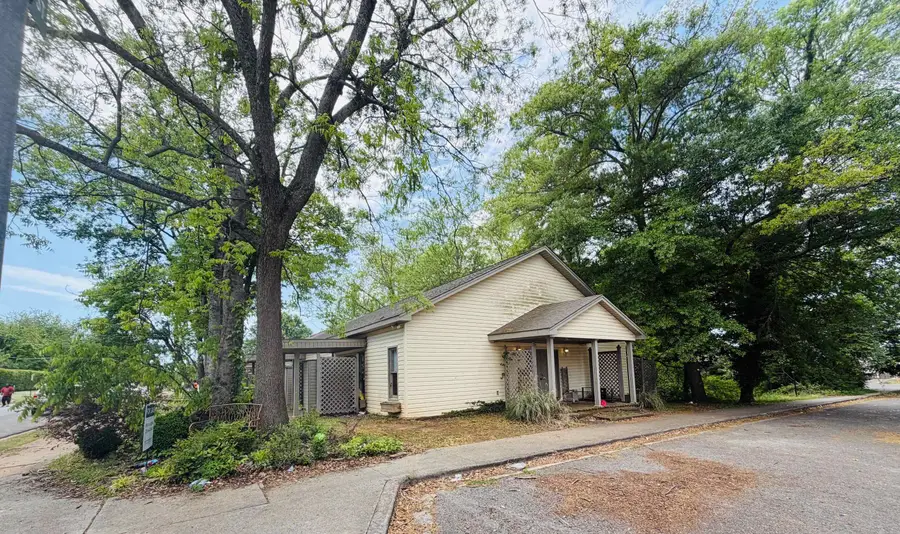 202 S Cave St, Tuscumbia, AL 35674 - #3