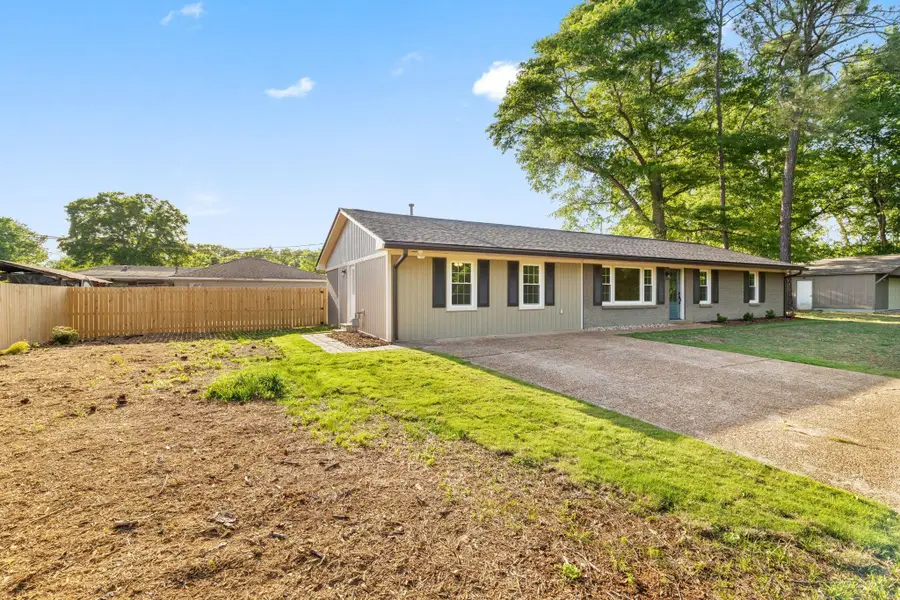 402 Thorne St, Florence, AL 35630 - #2