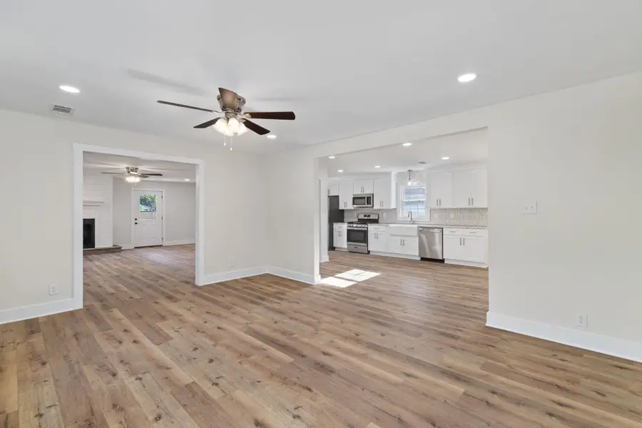 402 Thorne St, Florence, AL 35630 - #3