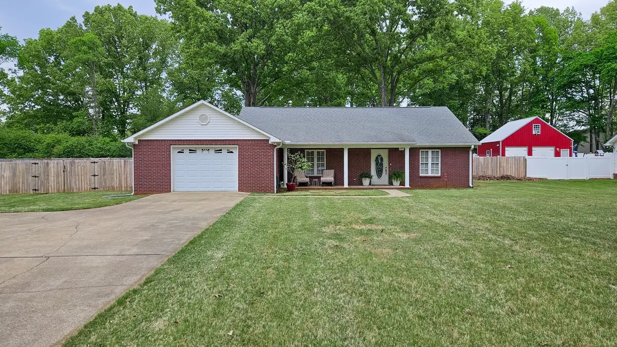 145 Oakview Dr, Rogersville, AL 35652 - #1
