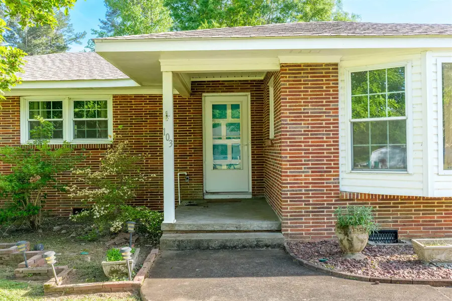 103 Rivermont Dr, Sheffield, AL 35660 - #2